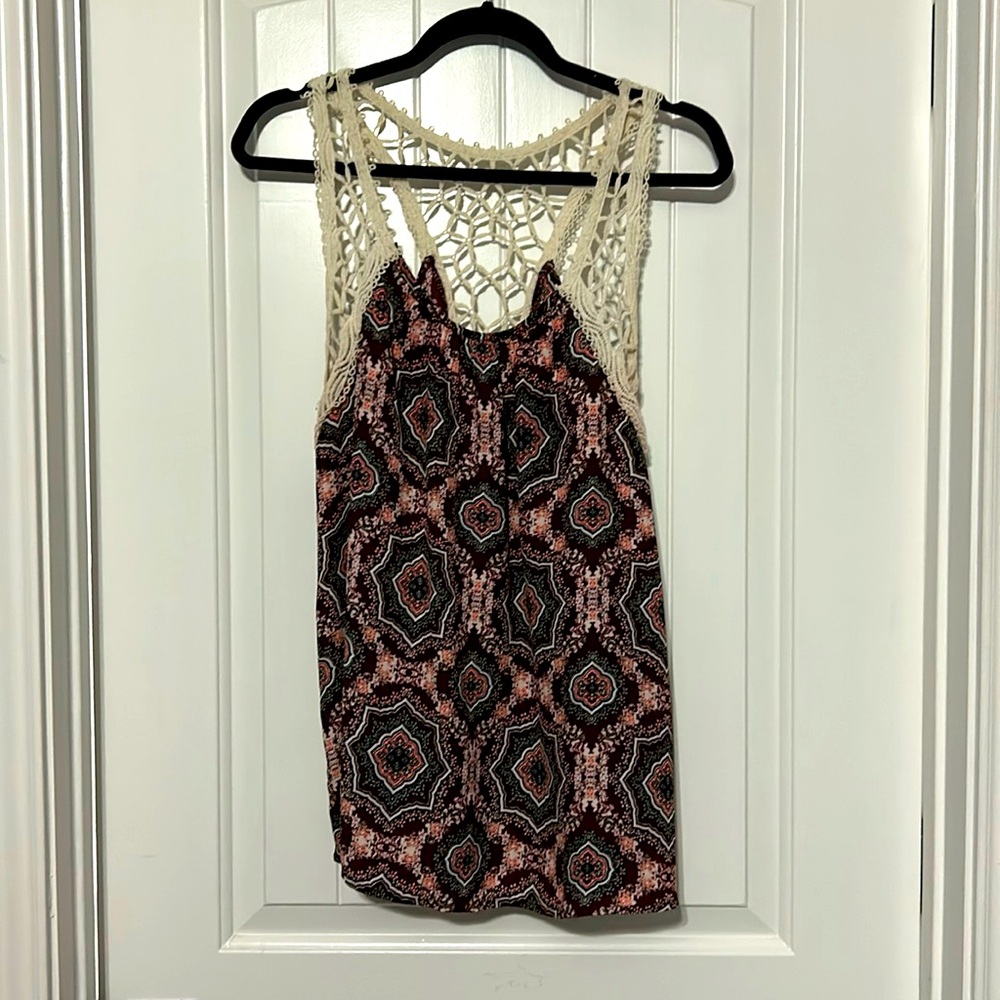 Beautiful, Summer blouse w crochet shoulders & back. Sz: Large $16
